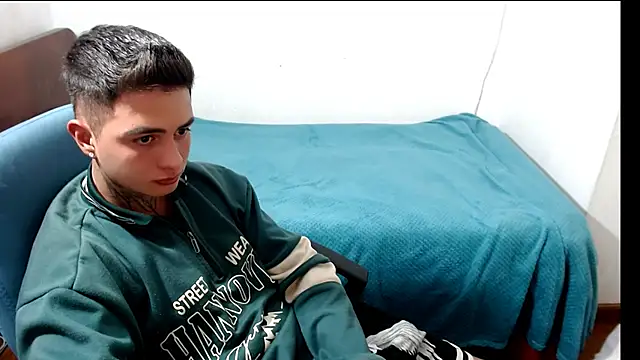 Snapshot of santii_ss chatting on September 10, 2:00 am santii ss online show from September 10, 2:00 am