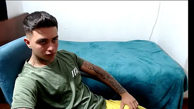 Snapshot of santii_ss chatting on September 15, 12:54 am santii ss online show from September 15, 12:54 am