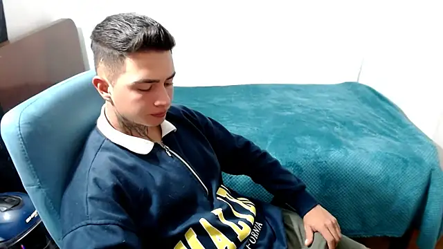 Snapshot of santii_ss chatting on October 5, 2:10 am santii ss online show from October 5, 2:10 am