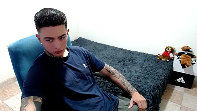 Snapshot of santii_ss chatting on October 26, 4:24 pm santii ss online show from October 26, 4:24 pm