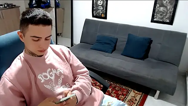 Snapshot of santii_ss chatting on November 18, 12:49 am santii ss online show from November 18, 12:49 am