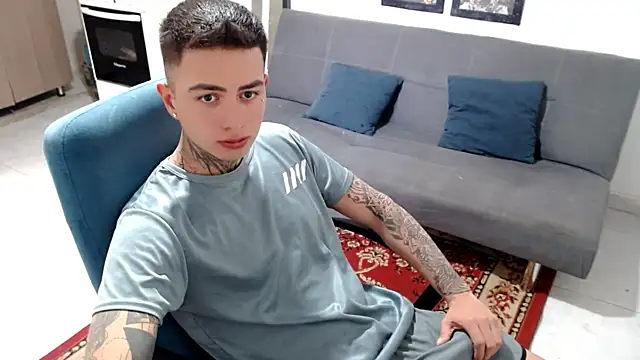 Snapshot of santii_ss chatting on December 15, 3:16 pm santii ss online show from December 15, 3:16 pm