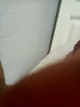 Snapshot of R1yeison chatting on October 18, 12:02 am R1yeison online show from October 18, 12:02 am