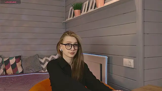 Snapshot of Vikki_wyye chatting on October 15, 6:24 am Vikki wyye online show from October 15, 6:24 am