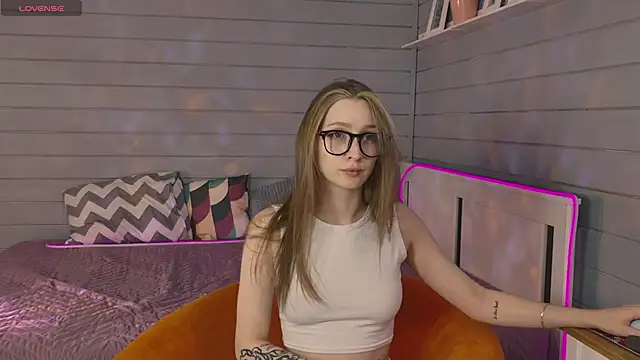 Snapshot of Vikki_wyye chatting on October 19, 6:47 am Vikki wyye online show from October 19, 6:47 am
