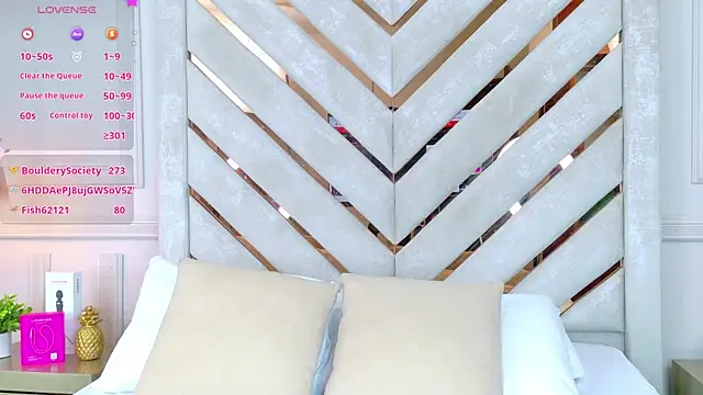 Agatha-Adams online show from October 6, 2:36 pm