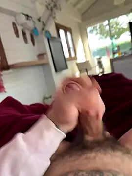 Snapshot of veriteeee_ chatting on October 28, 1:14 pm veriteeee  online show from October 28, 1:14 pm