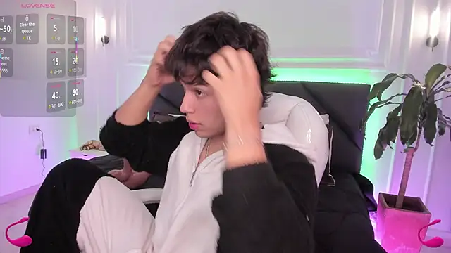 Snapshot of Jordan_24_ chatting on October 31, 8:43 pm Jordan 24 online show from October 31, 8:43 pm