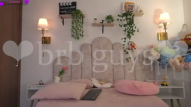 violeth     online show from March 27, 1:00 pm