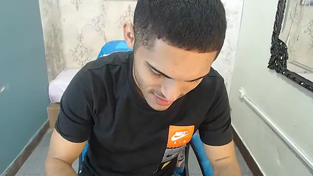 Snapshot of Derek_Storm_ chatting on November 5, 11:10 am Derek Storm online show from November 5, 11:10 am