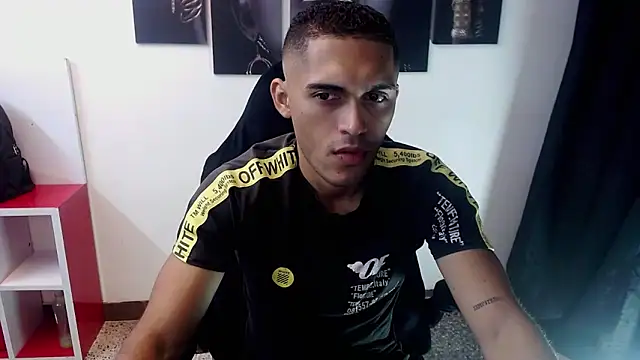 Snapshot of Derek_Storm_ chatting on November 8, 10:48 am Derek Storm online show from November 8, 10:48 am