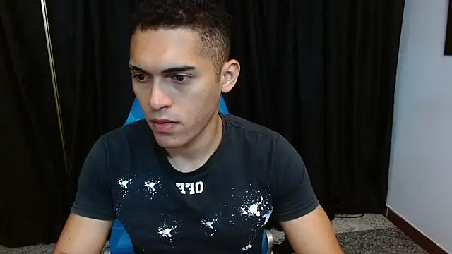 Snapshot of Derek_Storm_ chatting on December 17, 1:06 pm Derek Storm online show from December 17, 1:06 pm