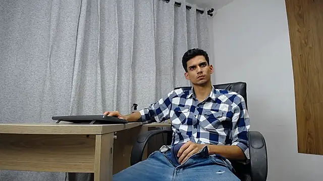 Snapshot of Sebalexis7 chatting on November 13, 3:38 am Sebalexis7 online show from November 13, 3:38 am