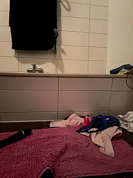 Snapshot of SweetTeenGirl chatting on October 31, 9:16 pm SweetTeenGirl online show from October 31, 9:16 pm