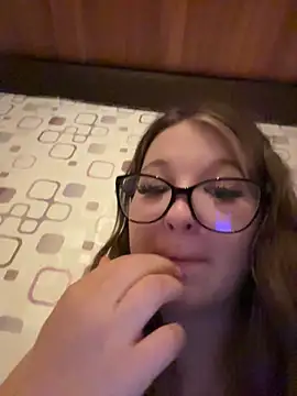 Snapshot of SweetTeenGirl chatting on November 11, 8:42 pm SweetTeenGirl online show from November 11, 8:42 pm