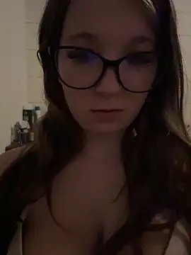 Snapshot of SweetTeenGirl chatting on November 15, 3:19 pm SweetTeenGirl online show from November 15, 3:19 pm