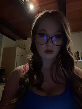 Snapshot of SweetTeenGirl chatting on December 2, 3:07 pm SweetTeenGirl online show from December 2, 3:07 pm