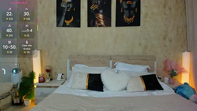 Snapshot of ParissHiltonX chatting on October 28, 5:00 am ParissHiltonX online show from October 28, 5:00 am