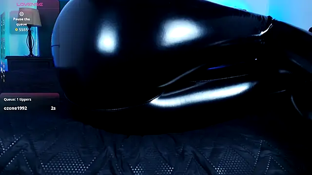 Alisse Moore online show from October 4, 12:36 pm