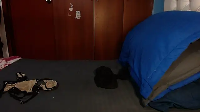 Snapshot of SamiBoobsxx chatting on December 19, 1:29 pm SamiBoobsxx online show from December 19, 1:29 pm