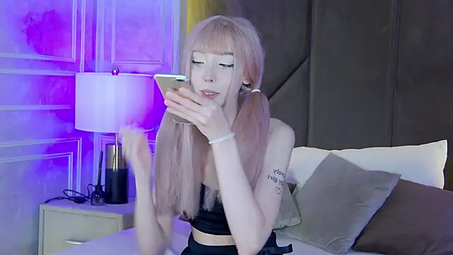 Snapshot of Evelyn_Neal chatting on October 7, 4:04 pm Evelyn Neal online show from October 7, 4:04 pm