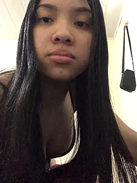 Snapshot of ashleyy20 chatting on December 3, 6:17 pm ashleyy20 online show from December 3, 6:17 pm