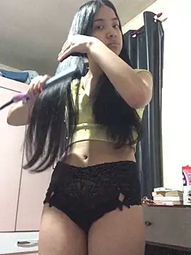 Snapshot of ashleyy20 chatting on December 17, 12:44 pm ashleyy20 online show from December 17, 12:44 pm