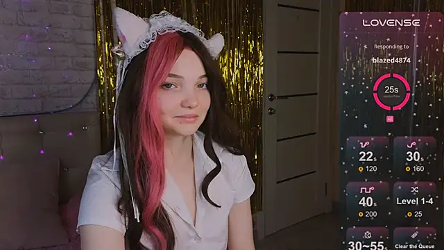 Snapshot of AnimeAlica18 chatting on December 4, 2:32 am AnimeAlica18 online show from December 4, 2:32 am