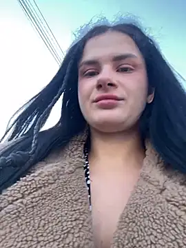 Snapshot of MiraReach chatting on October 19, 2:45 am MiraReach online show from October 19, 2:45 am