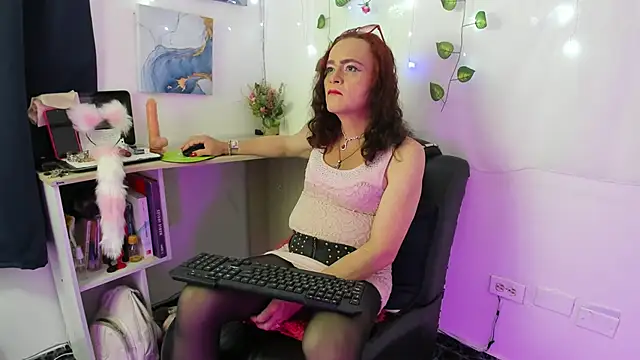 Snapshot of Mishell_Bons chatting on September 8, 6:07 pm Mishell Bons online show from September 8, 6:07 pm