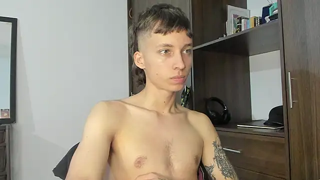 Snapshot of spacehumanz chatting on October 29, 2:25 am spacehumanz online show from October 29, 2:25 am