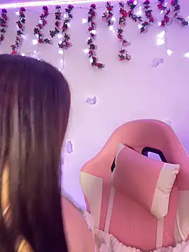 Snapshot of Lia__1 chatting on December 22, 9:12 pm Lia 1 online show from December 22, 9:12 pm