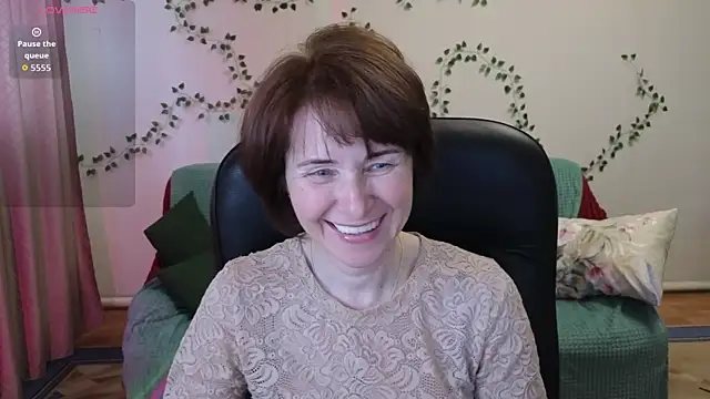 Lia Tito online show from April 20, 1:58 pm