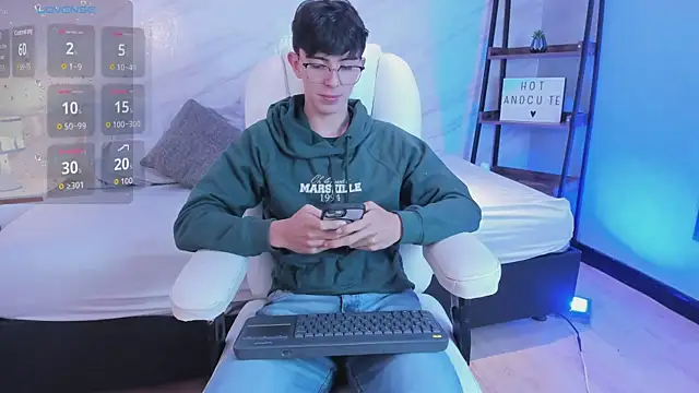 Snapshot of mathias_saenz chatting on November 22, 1:21 pm mathias saenz online show from November 22, 1:21 pm