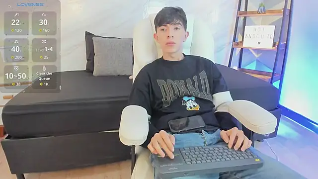 Snapshot of mathias_saenz chatting on November 27, 7:16 pm mathias saenz online show from November 27, 7:16 pm