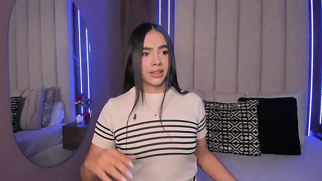 LucySalvatore  online show from February 23, 9:45 pm