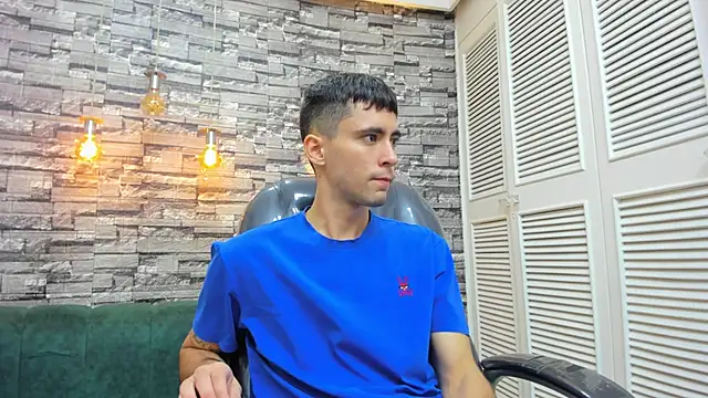 Snapshot of mike_whitee chatting on September 13, 6:35 am mike whitee online show from September 13, 6:35 am