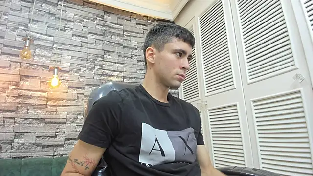 Snapshot of mike_whitee chatting on September 19, 5:09 am mike whitee online show from September 19, 5:09 am