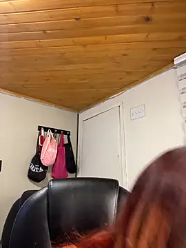 Karen18 boobs online show from February 27, 3:39 am