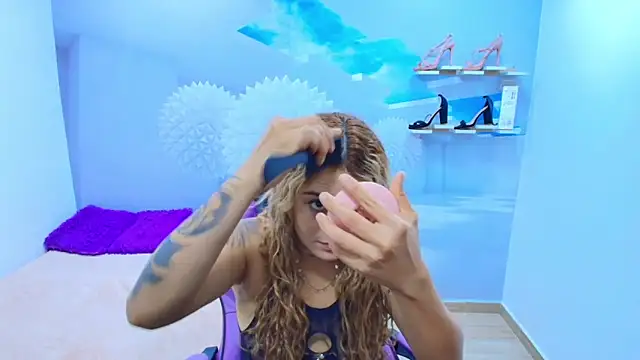 ESMERALDA-BLUE online show from September 18, 8:55 pm