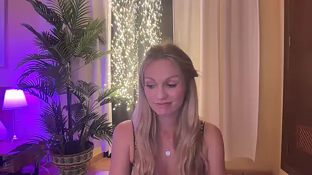 Snapshot of Isabella_kiko chatting on October 24, 8:05 pm Isabella kiko online show from October 24, 8:05 pm