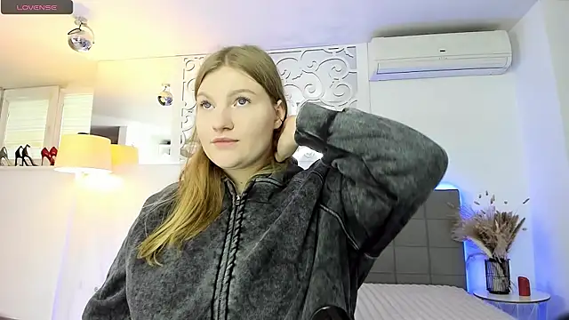 Snapshot of AshleyJoness chatting on October 27, 6:17 am AshleyJoness online show from October 27, 6:17 am