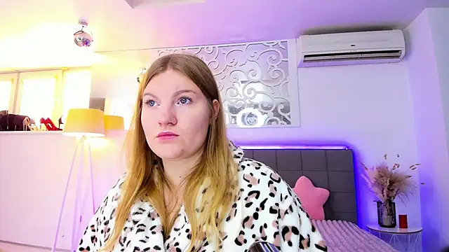 Snapshot of AshleyJoness chatting on November 4, 6:01 am AshleyJoness online show from November 4, 6:01 am