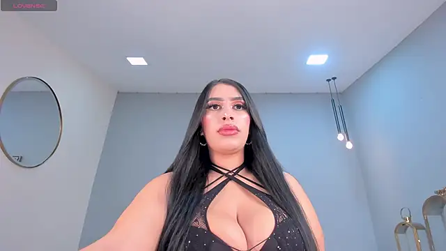 LeahLombardi  online show from November 30, 5:39 pm