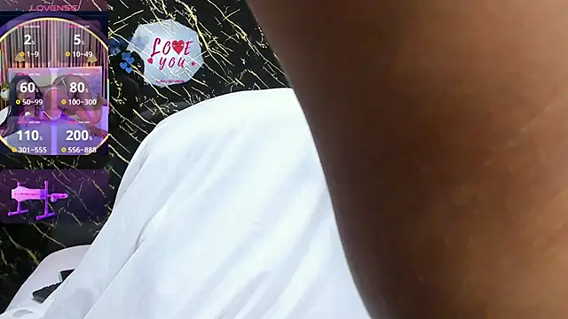 Snapshot of emma_liz2 chatting on October 6, 11:29 am emma liz2 online show from October 6, 11:29 am