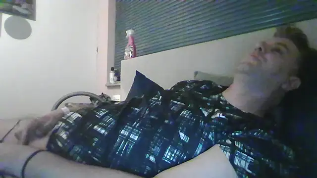 Snapshot of JasperGeil chatting on October 11, 11:14 pm JasperGeil online show from October 11, 11:14 pm