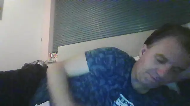 Snapshot of JasperGeil chatting on October 17, 9:06 pm JasperGeil online show from October 17, 9:06 pm