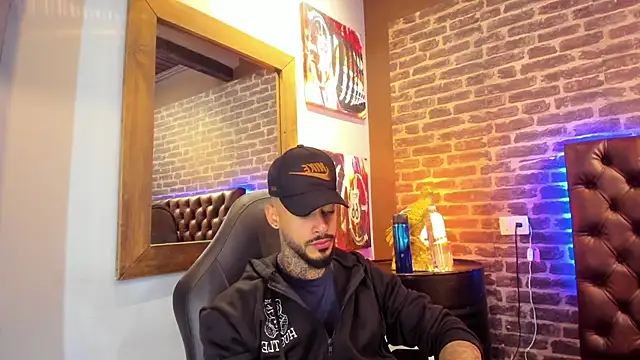 VinzenzRizzo online show from November 15, 4:54 am