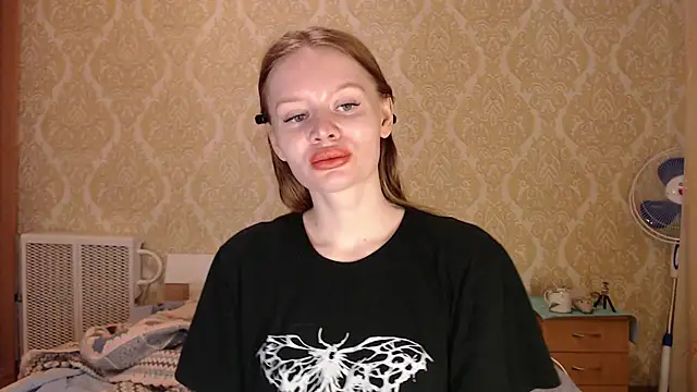 Kitkaat00 online show from April 16, 1:23 pm