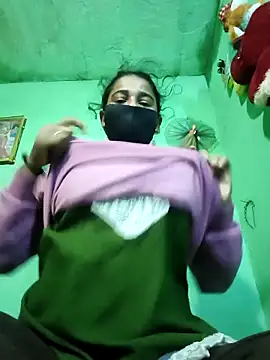 Snapshot of PIHU999 chatting on October 31, 1:06 am PIHU999 online show from October 31, 1:06 am